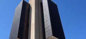 Por que Ibovespa virou para queda após superar os 186 mil pontos com Copom?