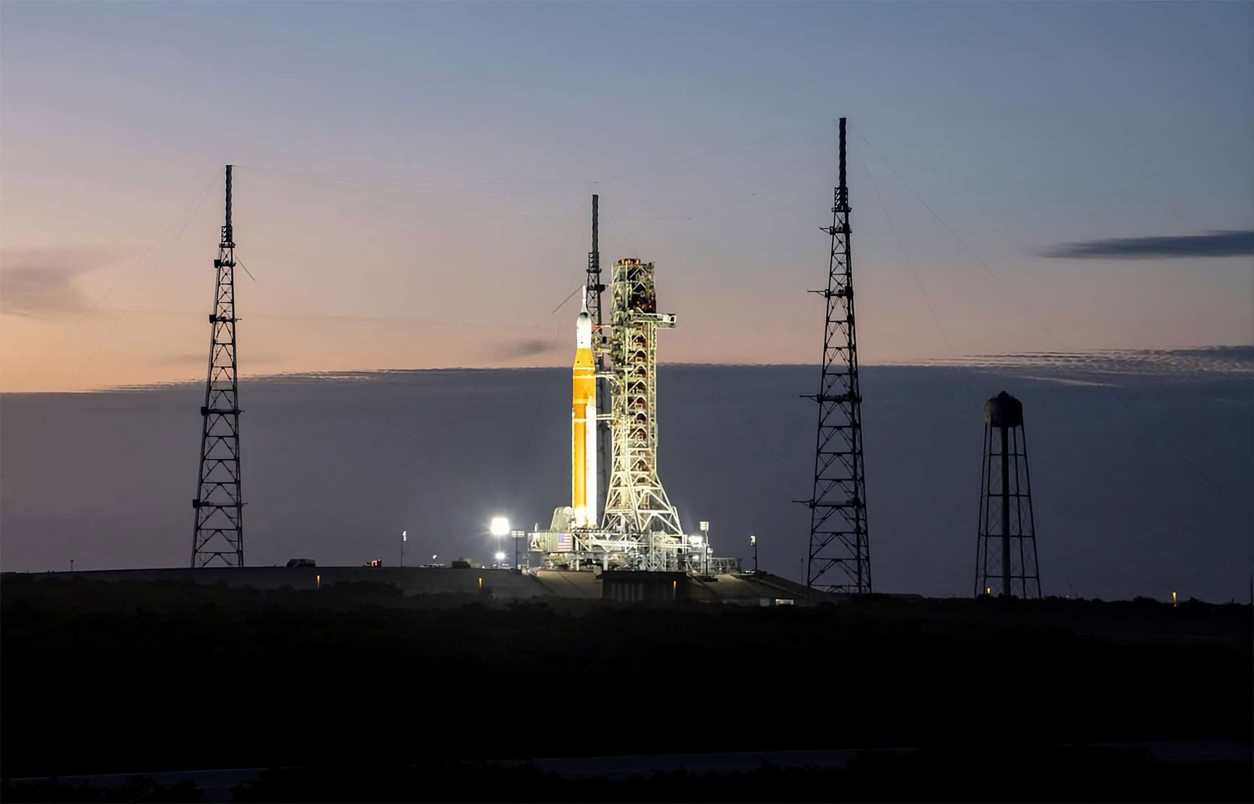 Artemis 2: NASA remove foguete SLS da plataforma para reparos após problemas