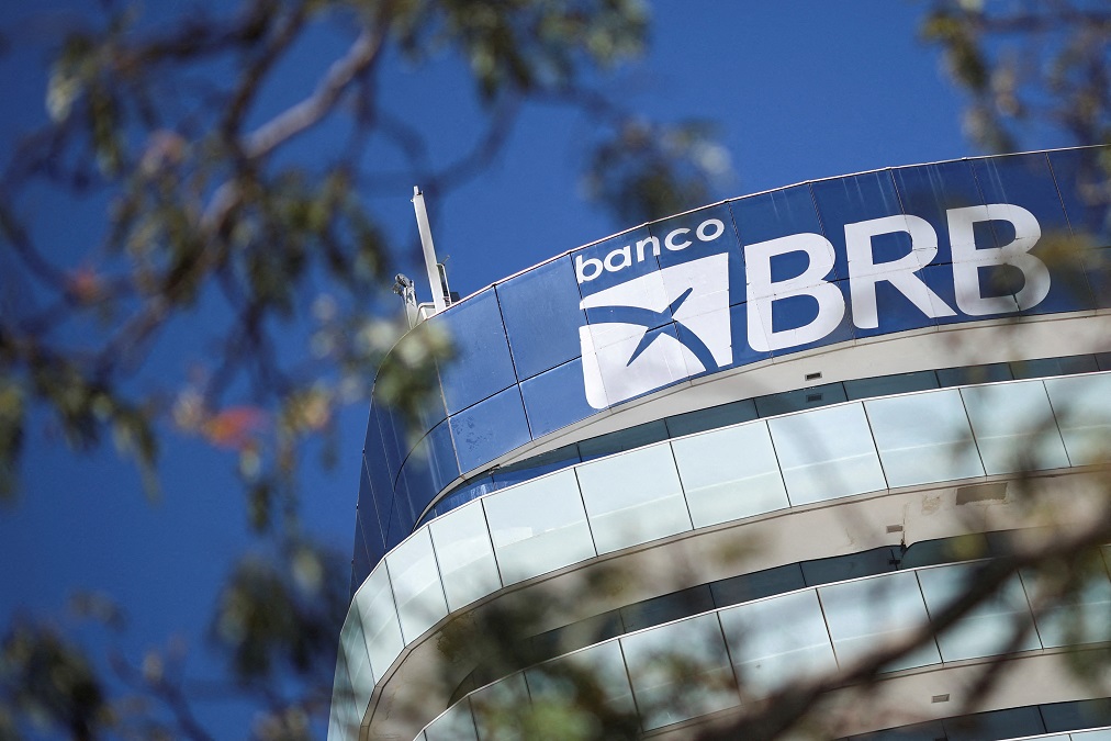 Justiça bloqueia ações do BRB ligadas a Banco Master
