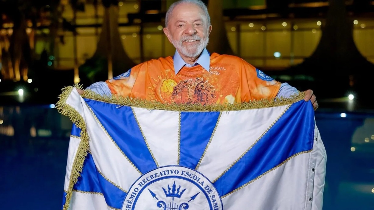Lula acompanha desfile na Sapucaí com ministros e presidentes de estatais