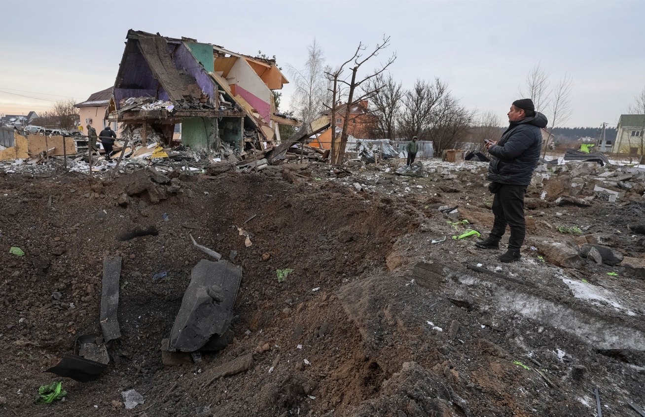 Ucrânia: Mísseis e drones russos atingem subúrbios de Kiev e matam 1 pessoa