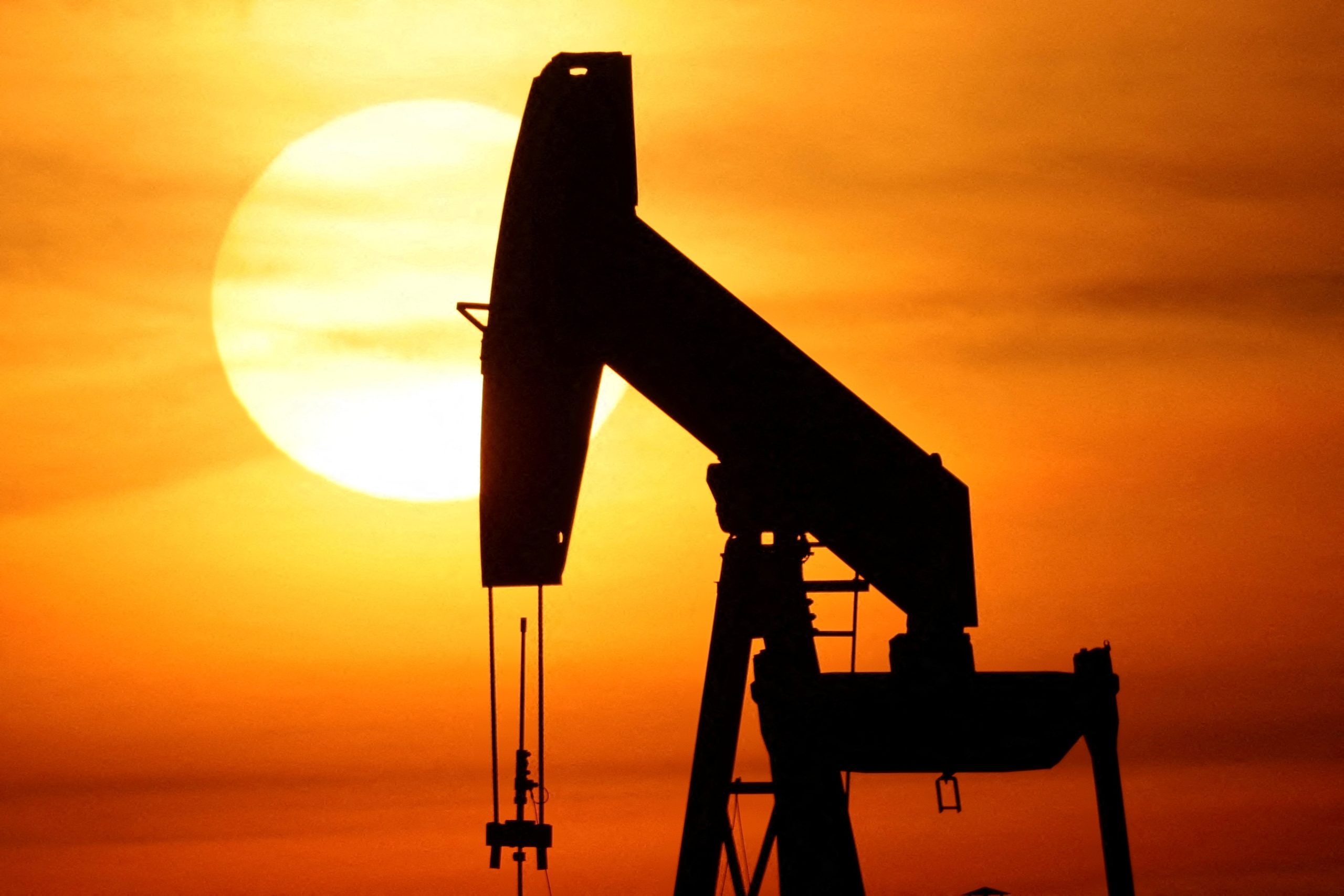 400 milhões de barris de reservas emergenciais de petróleo fluirão em breve, diz AIE