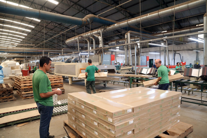 Agências do Trabalhador do Paraná têm 22,9 mil vagas com carteira assinada