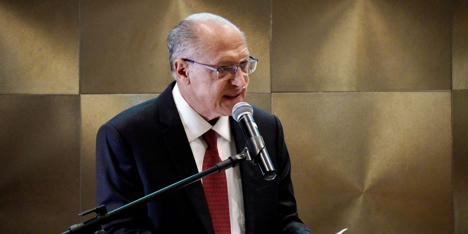 Alckmin deixará ministério em abril, mas seguirá como vice