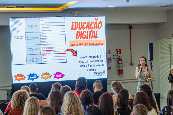 Com recursos digitais, aulas de Língua Portuguesa e Matemática ficam mais dinâmicas no Paraná