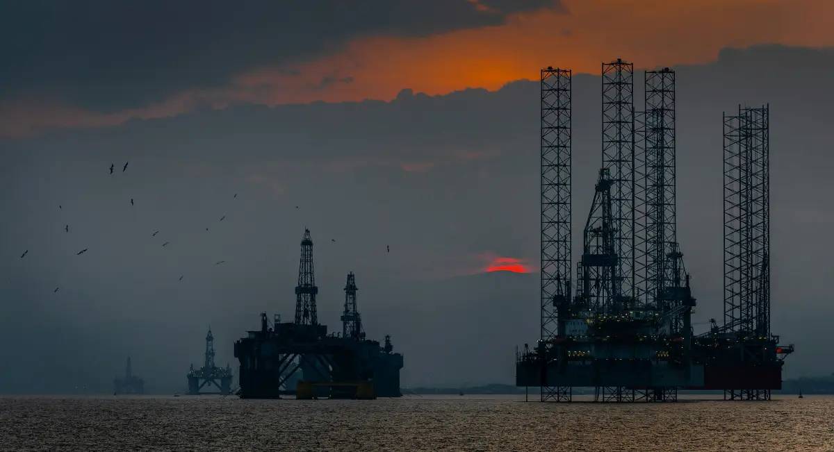 EUA emitem isenção de sanções por 30 dias para a venda de petróleo iraniano no mar