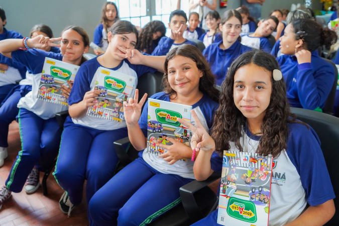 Escolas estaduais integrais do Paraná recebem material de educação para o trânsito