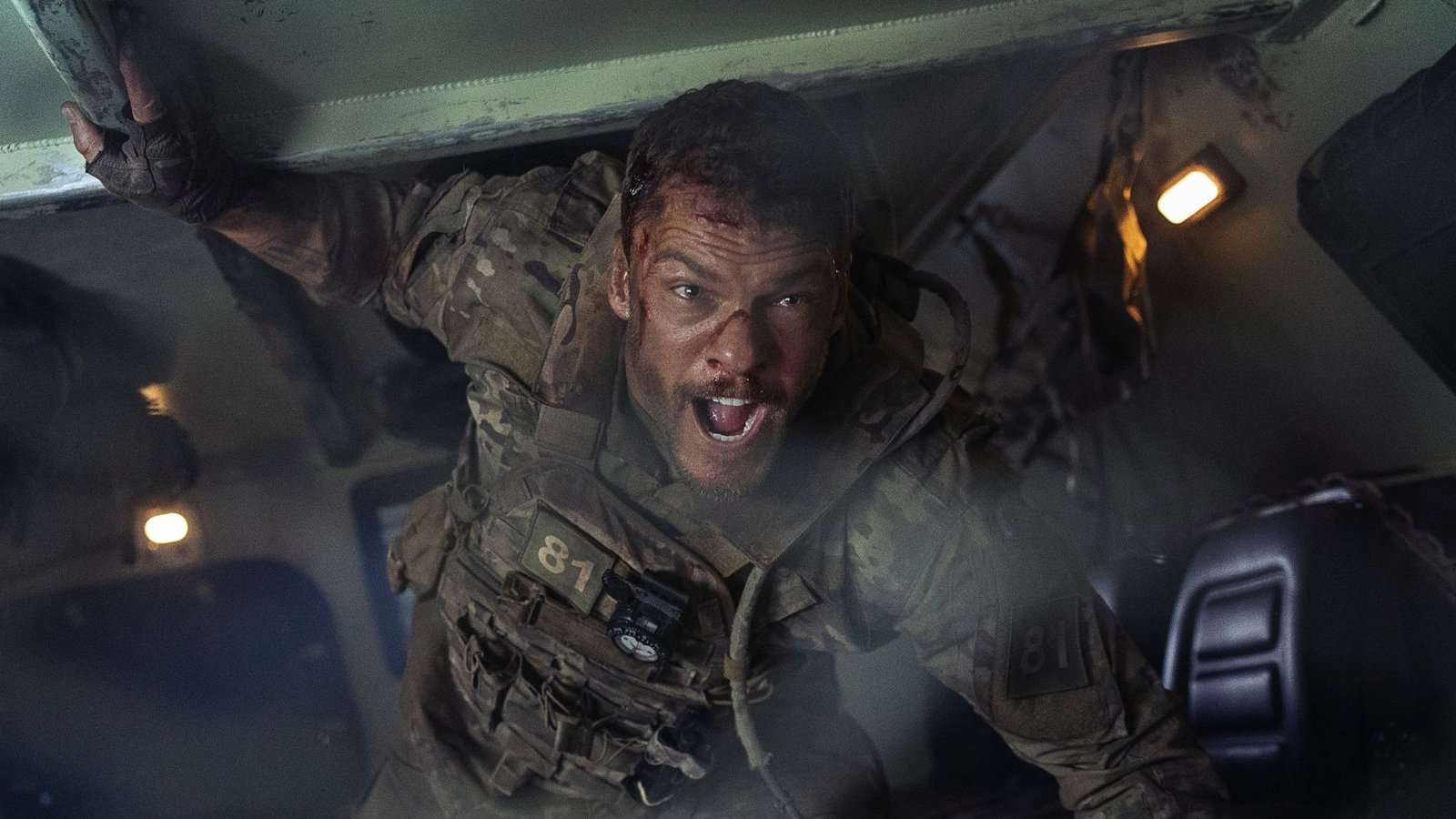 Final explicado de Máquina de Guerra: Entenda desfecho do filme de ação da Netflix