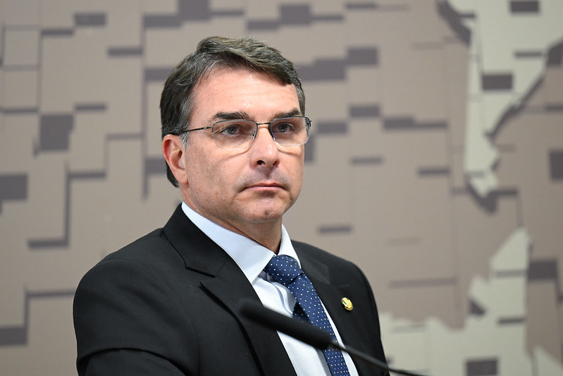 Flávio Bolsonaro diz que doação à campanha ligada a Vorcaro foi “sem contato”