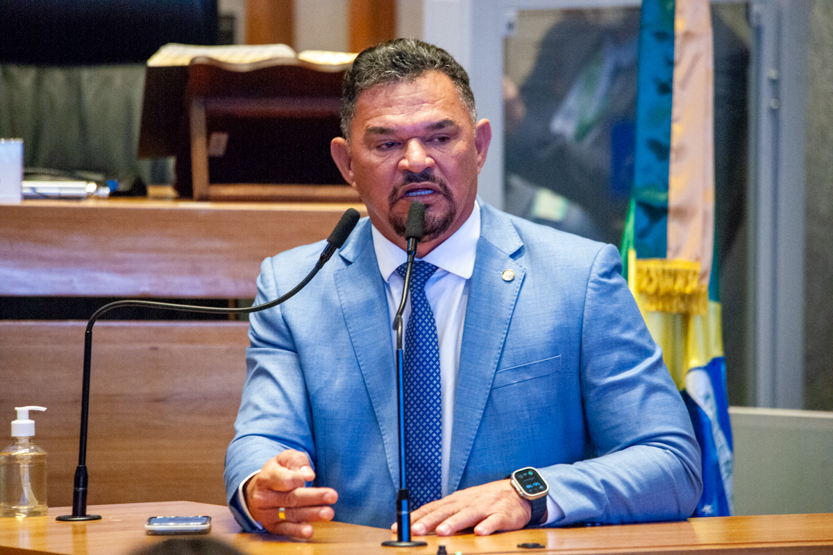 Líder do governo Ibaneis é alvo de operação que investiga fraude milionária