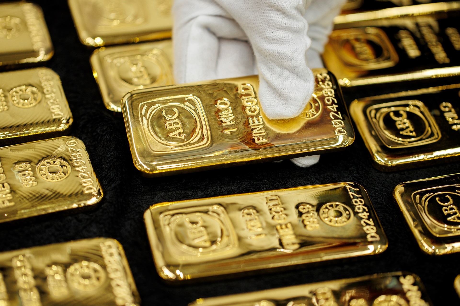 Ouro volta a cair apesar da piora do conflito no Irã; o que esperar