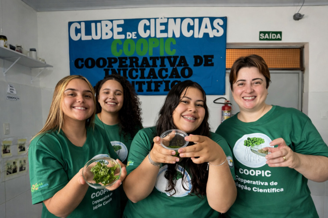 Rede de Clubes de Ciência fortalece protagonismo de meninas na pesquisa escolar