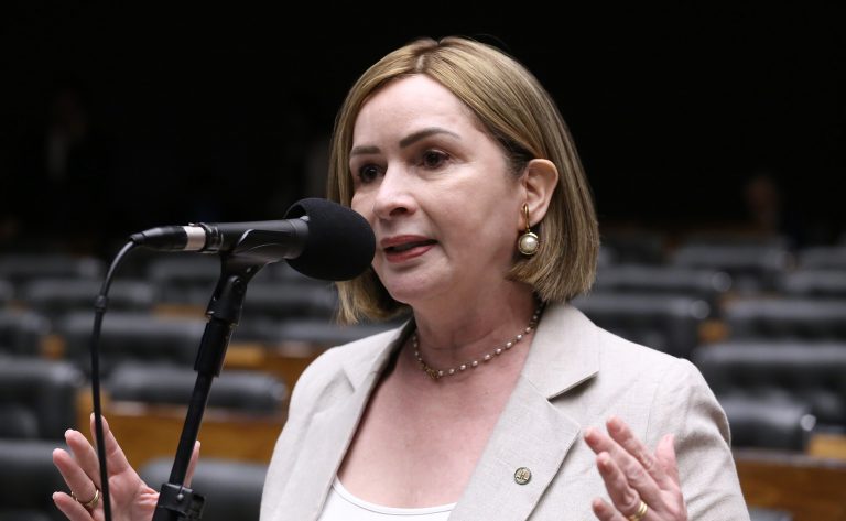 Câmara aprova programa de ações para ajudar escolas na adaptação às mudanças climáticas