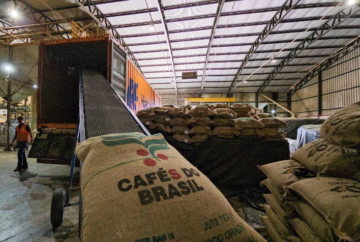 Exportações de café do Brasil recuam 8% em março e somam 3 milhões de sacas
