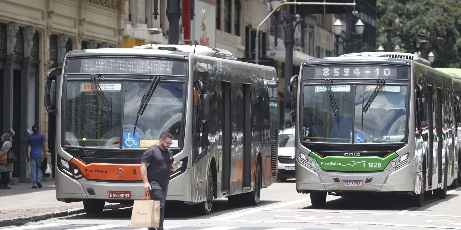 Inflação oficial chega a 0,88% em março, diz IBGE