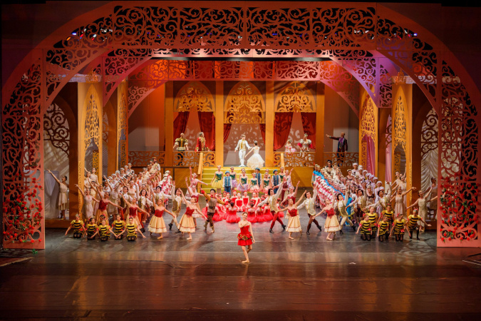 Mais de 15 mil alunos e de mil apresentações: Escola de Dança Teatro Guaíra celebra 70 anos