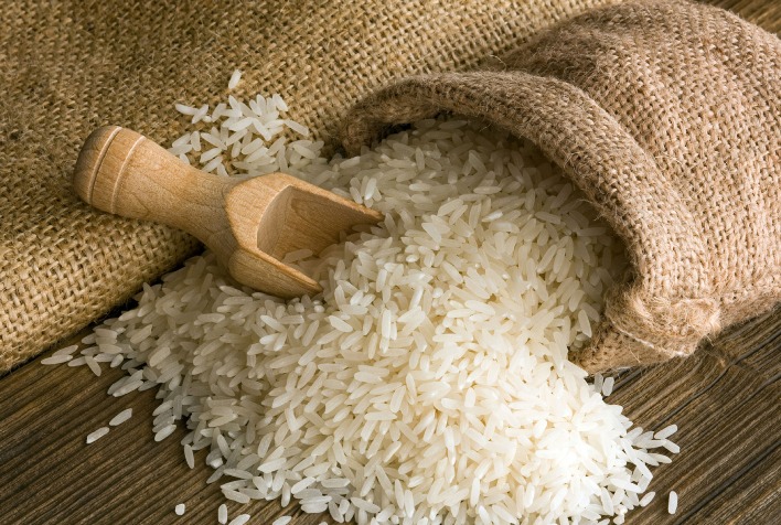 Mercado de arroz segue travado em abril, com preços firmes e baixa liquidez no Brasil
