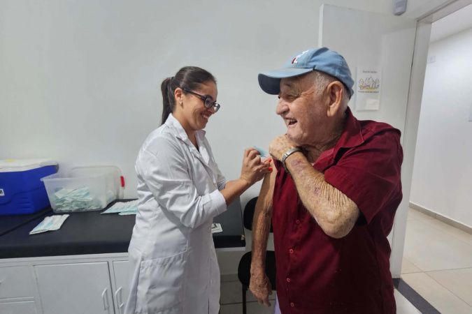 Paraná aplica 153,9 mil doses contra influenza no início da campanha de vacinação 2026