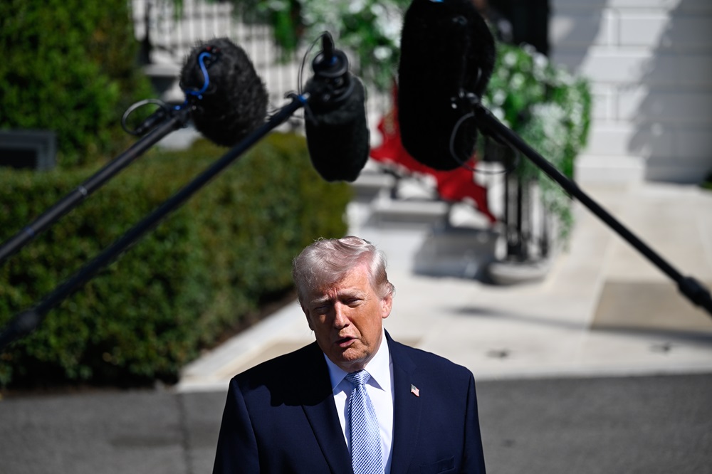 Trump diz que navios petroleiros estão a caminho dos EUA para buscarem petróleo e gás