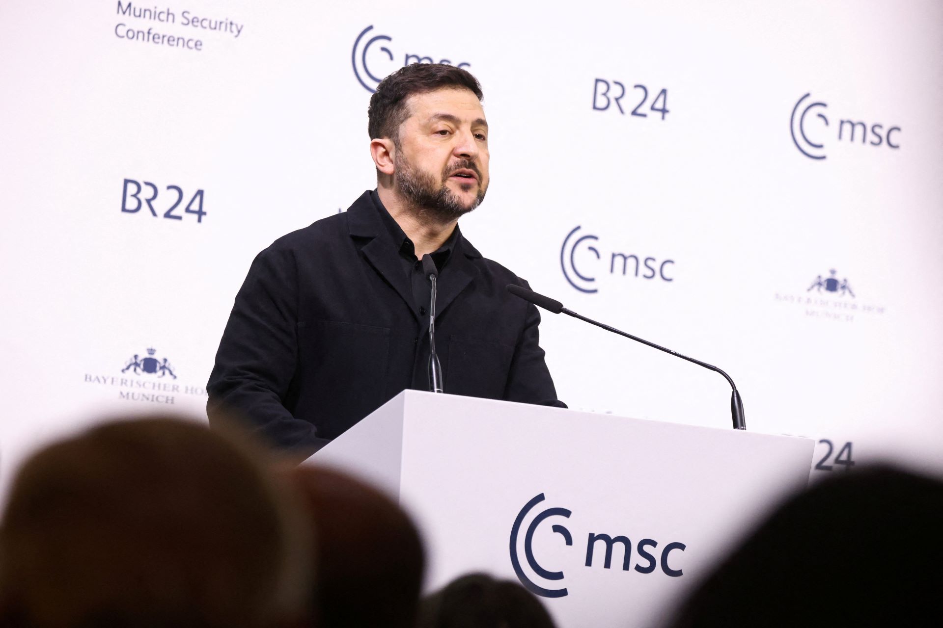 Zelensky diz que oleoduto Druzhba está pronto e cobra ajuda de € 90 bilhões da UE