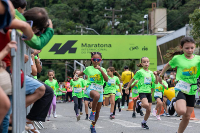 Maratoninha reúne centenas de crianças em Guaratuba; ponte será fechada às 5h para maratona