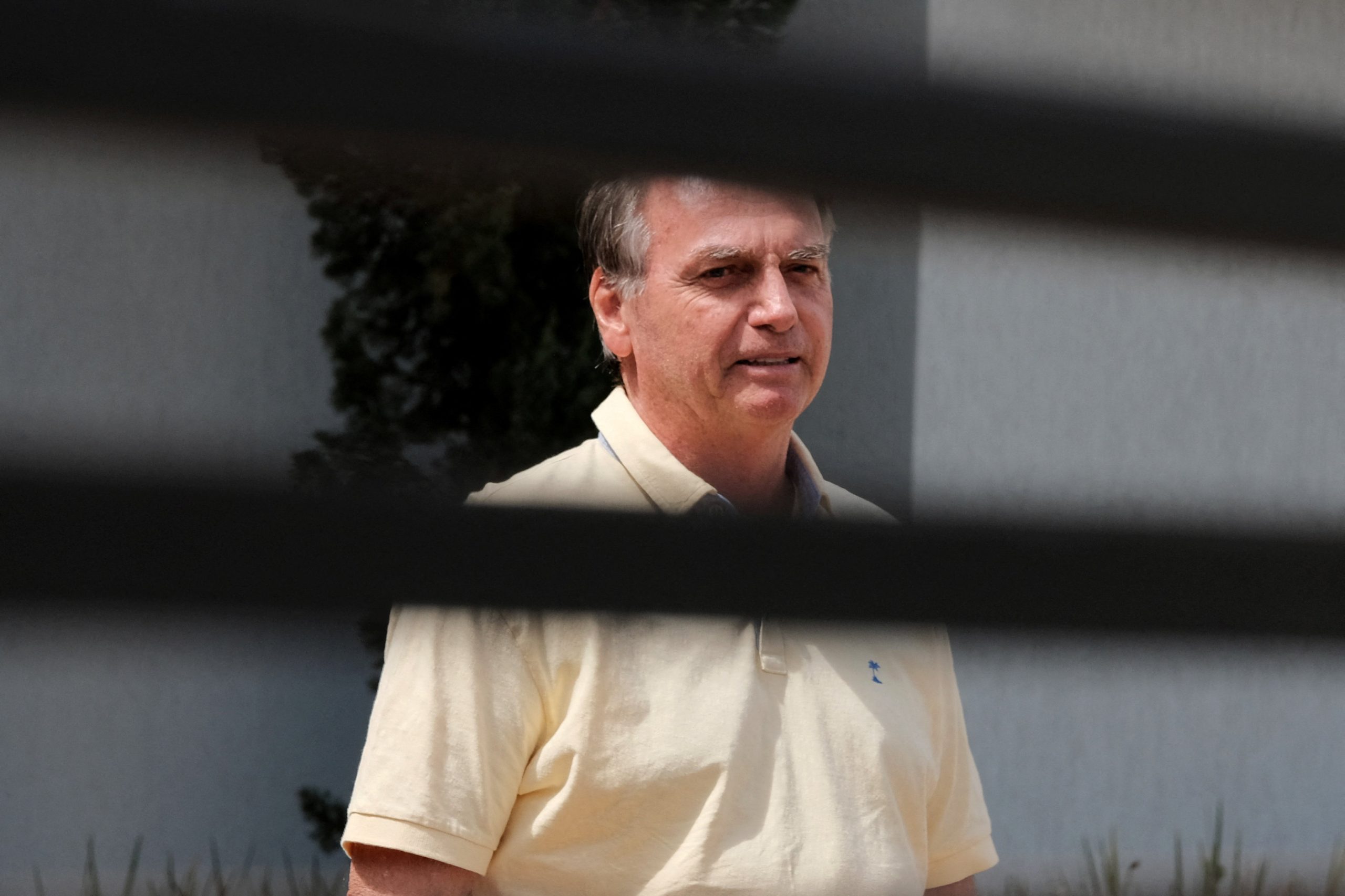 Michelle: Bolsonaro já começa a mexer dedos das mãos e passa bem após cirurgia