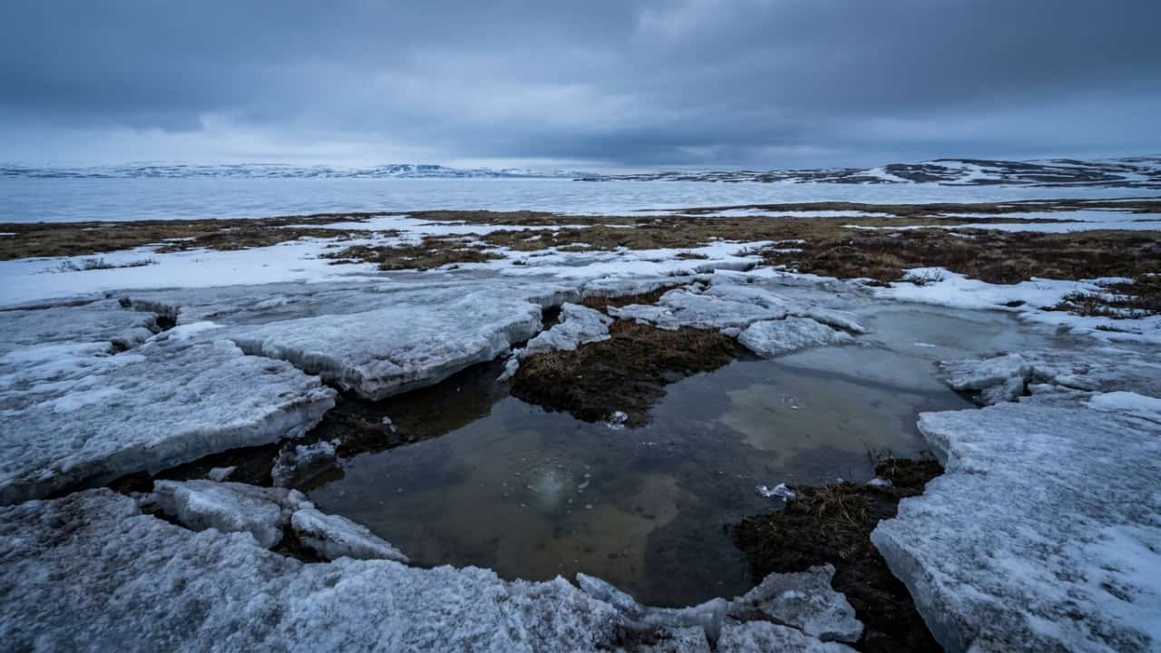 O perigo invisível do solo congelado que está liberando gases estufa mais potentes que a fumaça de grandes fábricas
