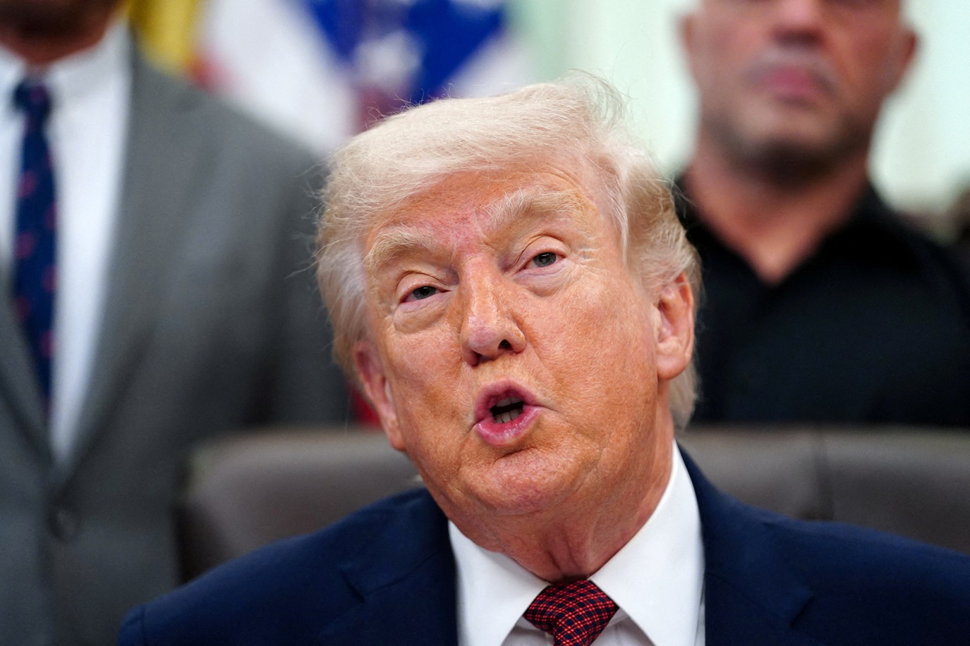Representantes dos EUA estão tendo discussões muito positivas com Irã, diz Trump